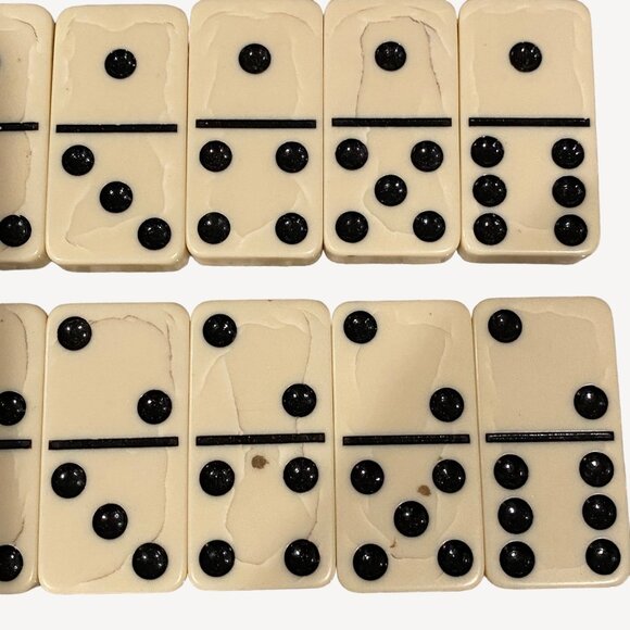 Vintage Dominoes Set With Green Case Made In Taiwan Classic Fun For Family Game - Picture 5 of 9